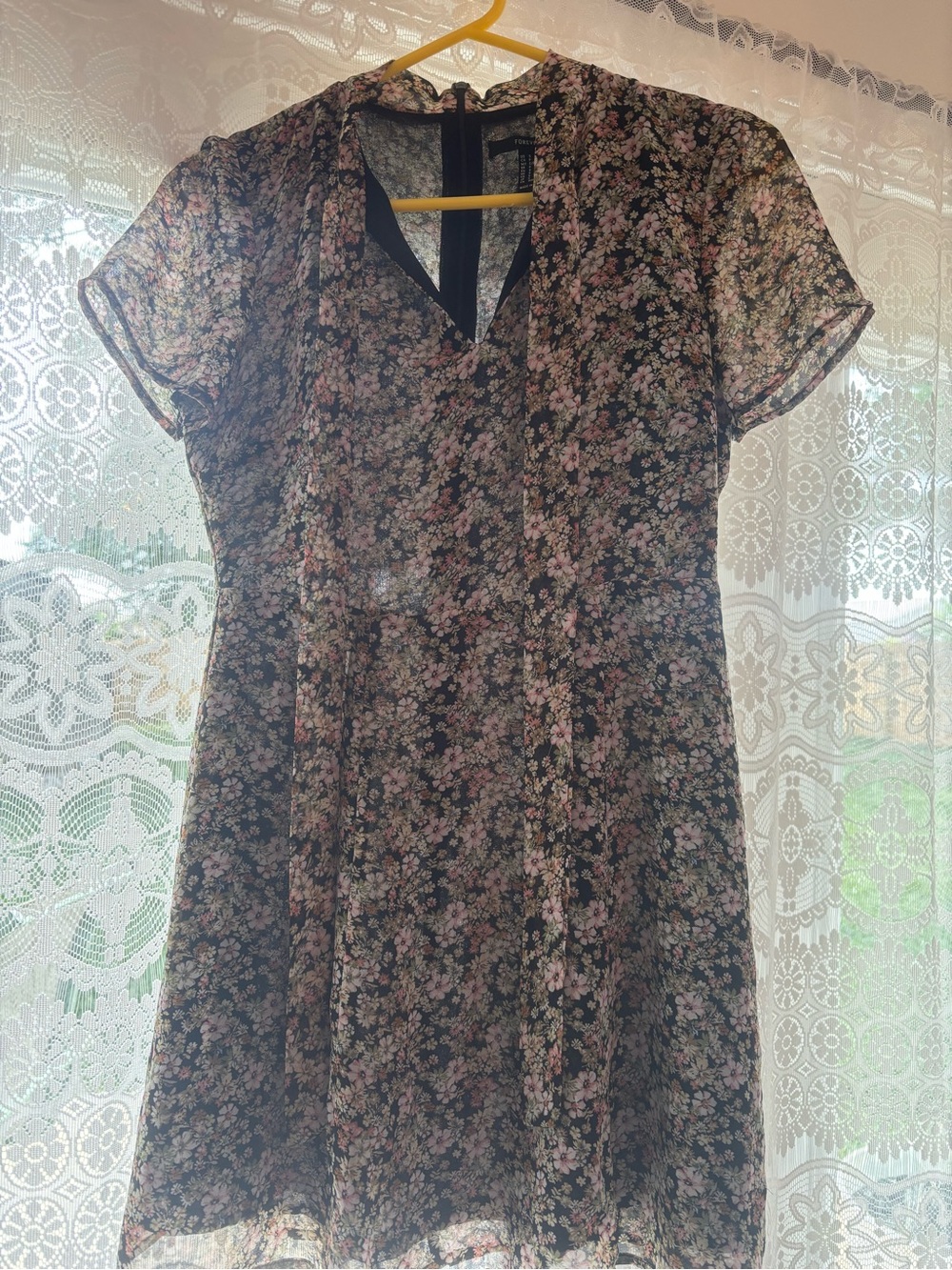Forever 21 Black Floral Short Sleeve Dress